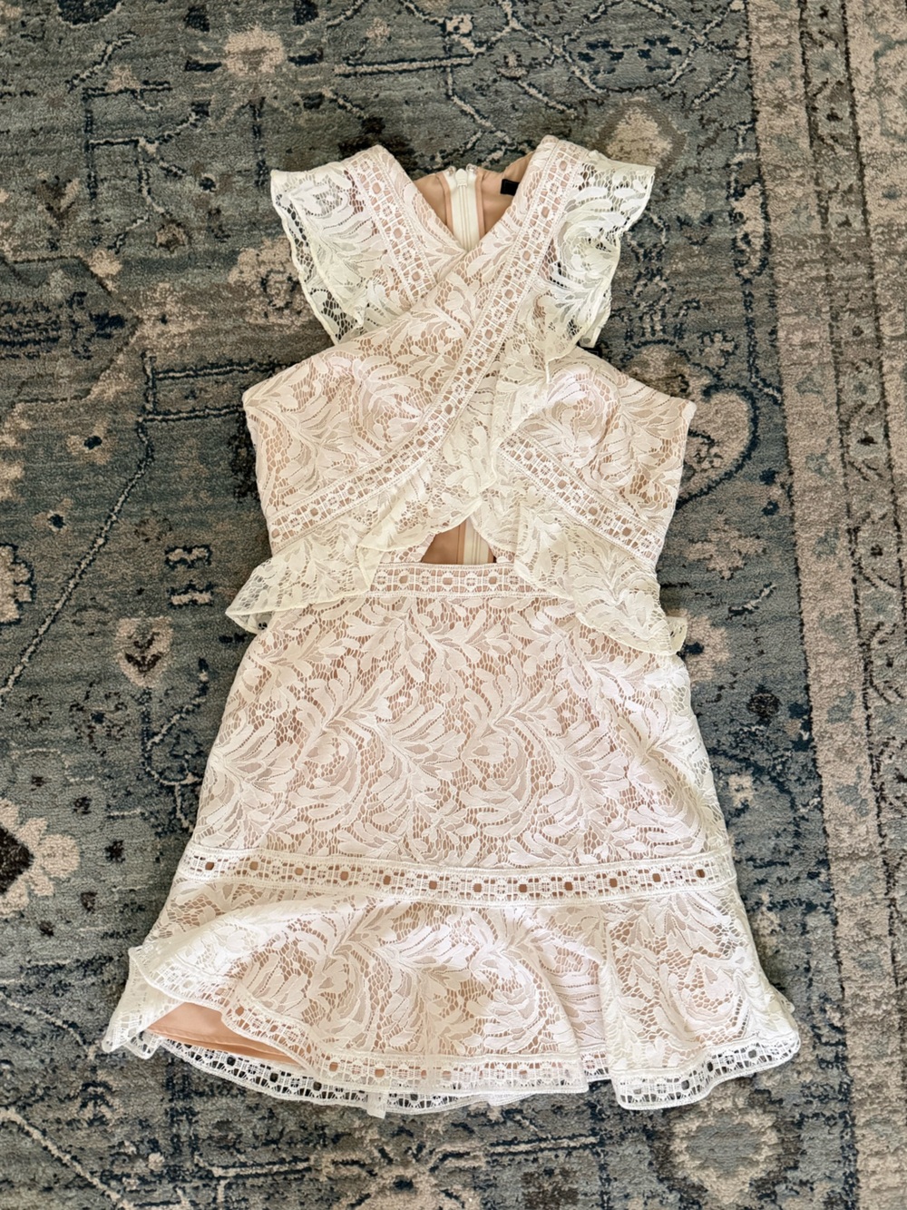 BCBGMAXAZRIA Careen Off-White Lace Ruffle Dress Size 6 NWT $368